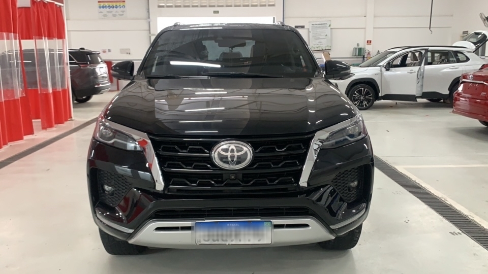 TOYOTA HILUX SW4 2.8 D-4D TURBO DIESEL SRX 7L 4X4 AUTOM&Aacute;TICO
