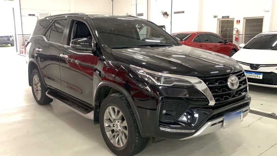 TOYOTA HILUX SW4 2.8 D-4D TURBO DIESEL SRX 7L 4X4 AUTOMÁTICO