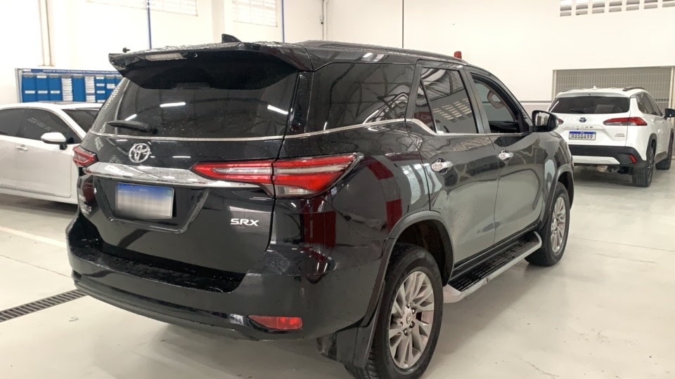 TOYOTA HILUX SW4 2.8 D-4D TURBO DIESEL SRX 7L 4X4 AUTOM&Aacute;TICO