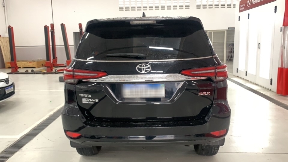 TOYOTA HILUX SW4 2.8 D-4D TURBO DIESEL SRX 7L 4X4 AUTOM&Aacute;TICO