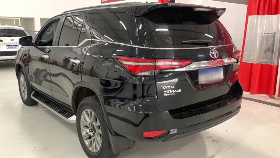TOYOTA HILUX SW4 2.8 D-4D TURBO DIESEL SRX 7L 4X4 AUTOM&Aacute;TICO