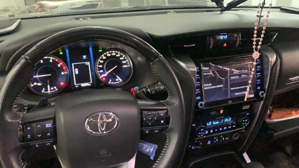 TOYOTA HILUX SW4 2.8 D-4D TURBO DIESEL SRX 7L 4X4 AUTOM&Aacute;TICO