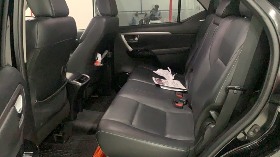 TOYOTA HILUX SW4 2.8 D-4D TURBO DIESEL SRX 7L 4X4 AUTOM&Aacute;TICO