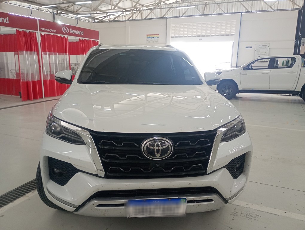TOYOTA HILUX SW4 2.8 D-4D TURBO DIESEL SRX 7L 4X4 AUTOM&Aacute;TICO
