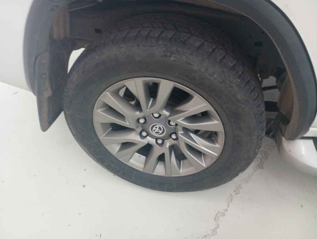 TOYOTA HILUX SW4 2.8 D-4D TURBO DIESEL SRX 7L 4X4 AUTOM&Aacute;TICO