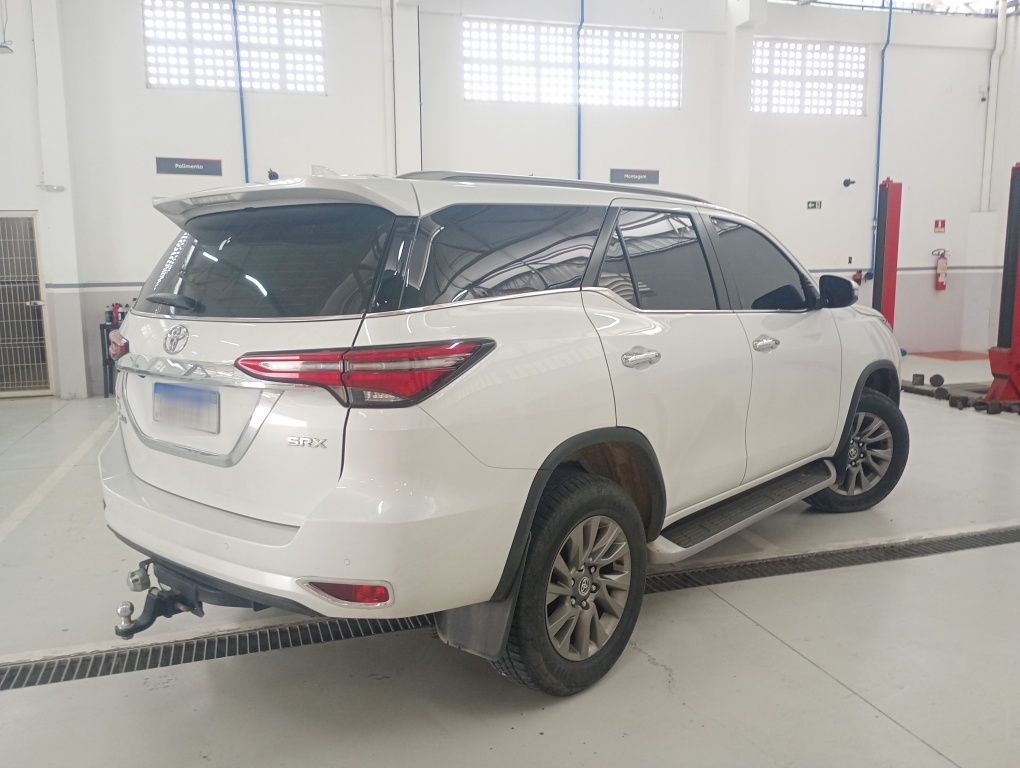 TOYOTA HILUX SW4 2.8 D-4D TURBO DIESEL SRX 7L 4X4 AUTOM&Aacute;TICO