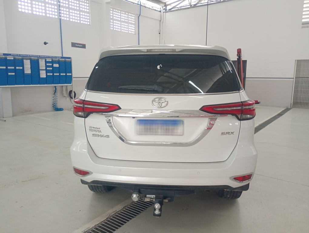 TOYOTA HILUX SW4 2.8 D-4D TURBO DIESEL SRX 7L 4X4 AUTOM&Aacute;TICO