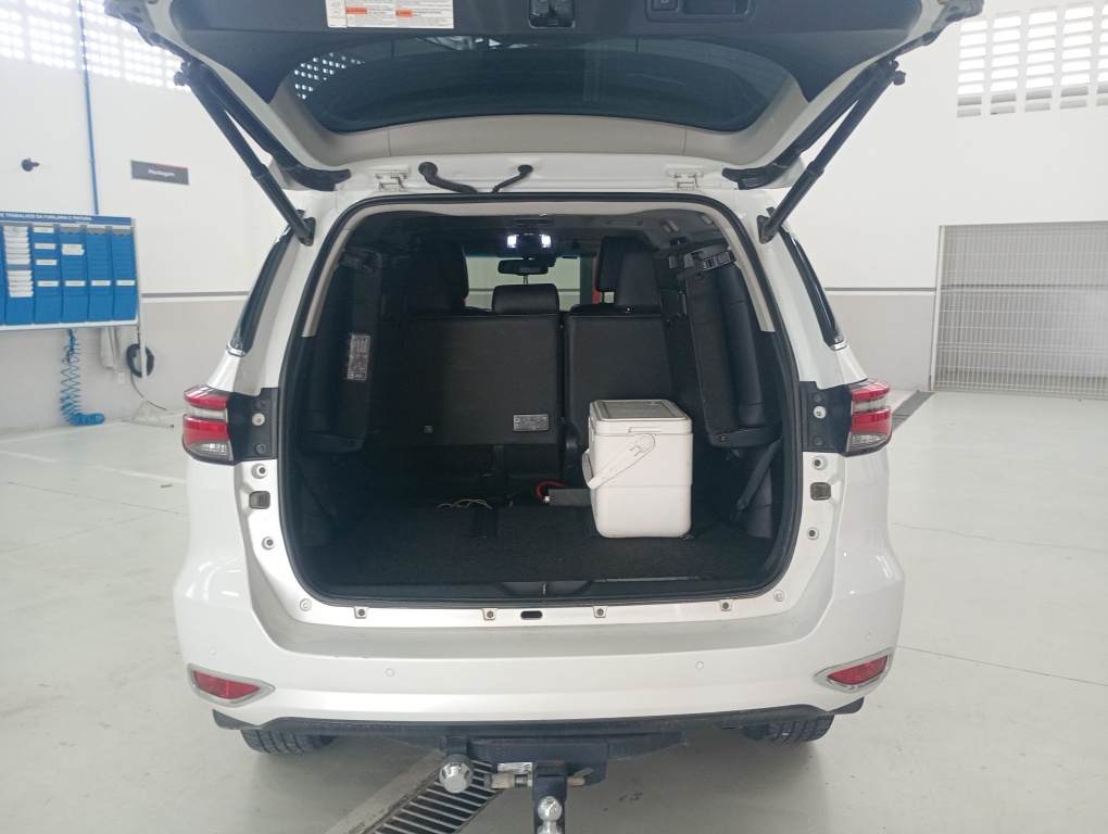 TOYOTA HILUX SW4 2.8 D-4D TURBO DIESEL SRX 7L 4X4 AUTOM&Aacute;TICO