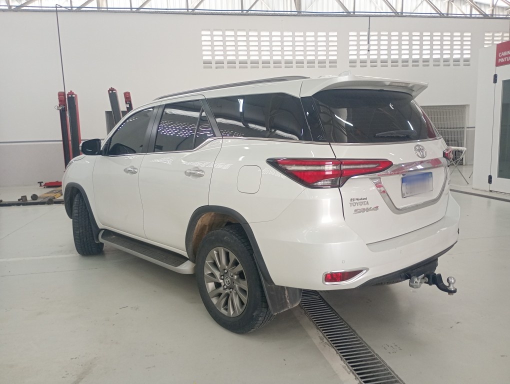TOYOTA HILUX SW4 2.8 D-4D TURBO DIESEL SRX 7L 4X4 AUTOM&Aacute;TICO