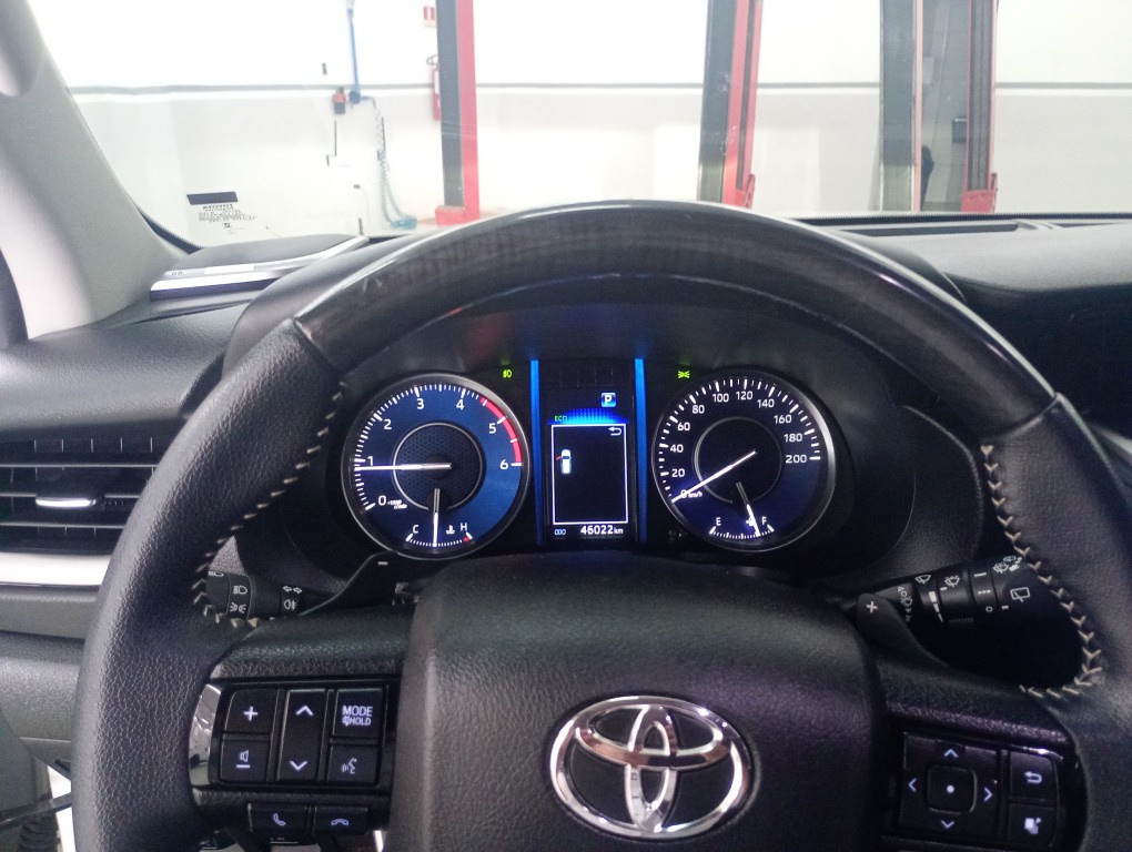 TOYOTA HILUX SW4 2.8 D-4D TURBO DIESEL SRX 7L 4X4 AUTOM&Aacute;TICO