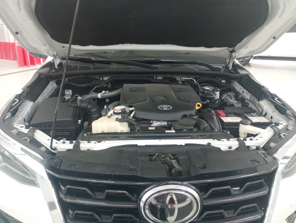 TOYOTA HILUX SW4 2.8 D-4D TURBO DIESEL SRX 7L 4X4 AUTOM&Aacute;TICO
