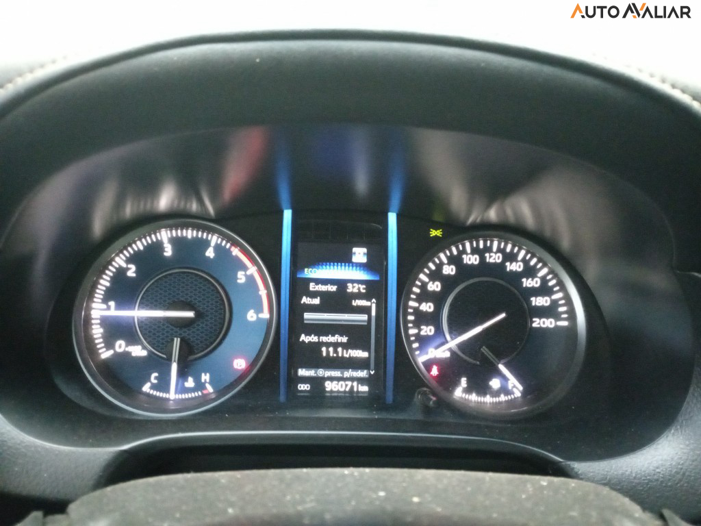 TOYOTA HILUX SW4 2.8 D-4D TURBO DIESEL SRX 7L 4X4 AUTOM&Aacute;TICO