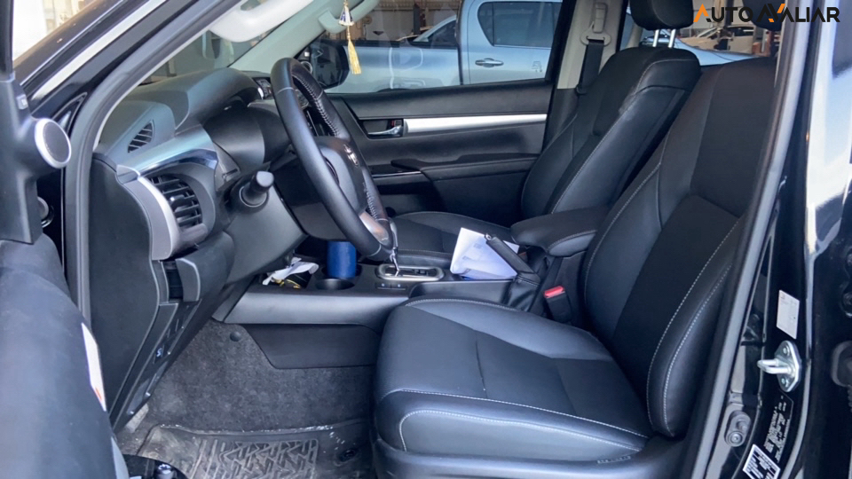 TOYOTA HILUX 2.8 D-4D TURBO DIESEL CD SRX 4X4 AUTOM&Aacute;TICO