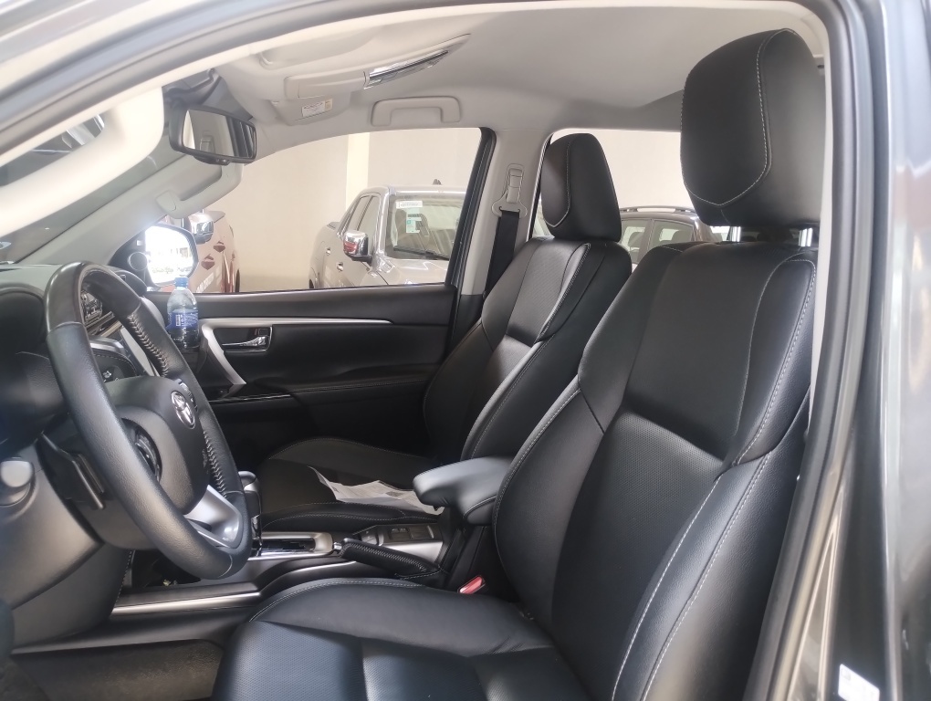 TOYOTA HILUX SW4 2.8 D-4D TURBO DIESEL SRX 7L 4X4 AUTOM&Aacute;TICO