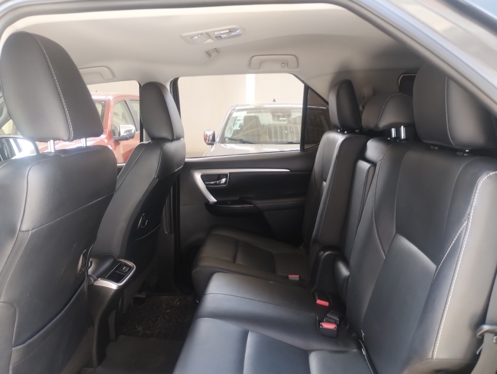 TOYOTA HILUX SW4 2.8 D-4D TURBO DIESEL SRX 7L 4X4 AUTOM&Aacute;TICO