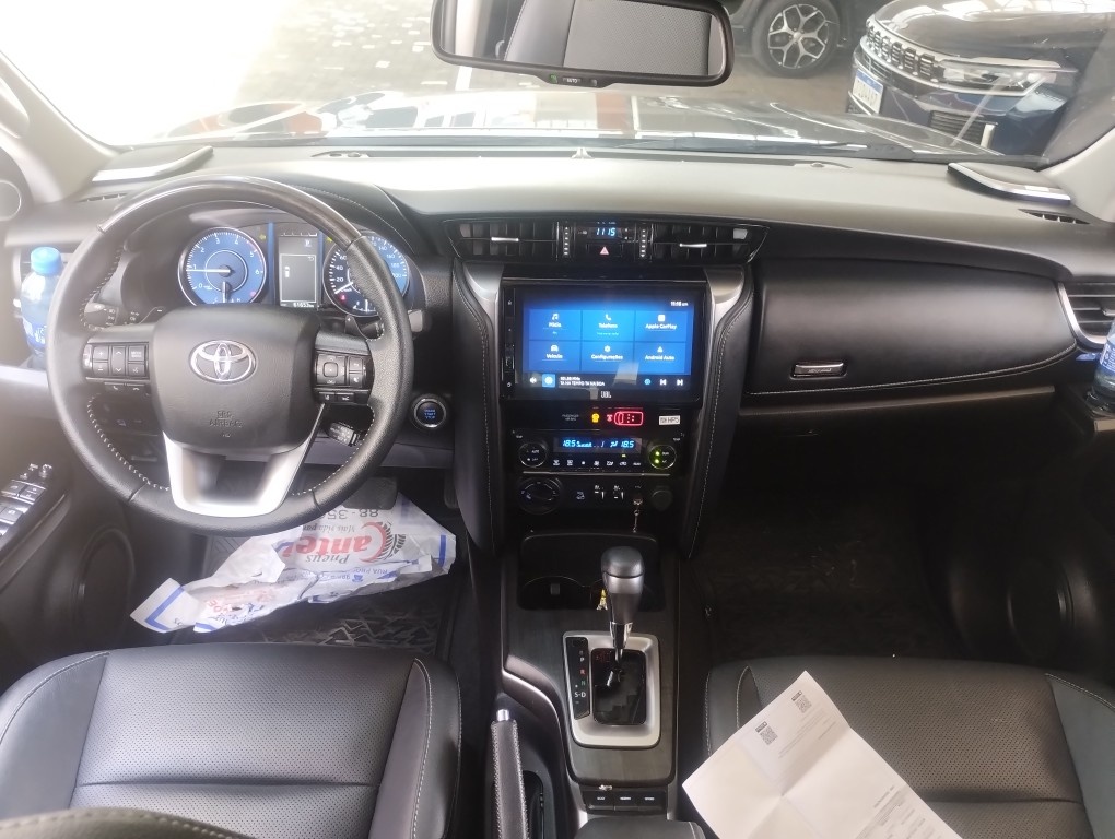 TOYOTA HILUX SW4 2.8 D-4D TURBO DIESEL SRX 7L 4X4 AUTOM&Aacute;TICO