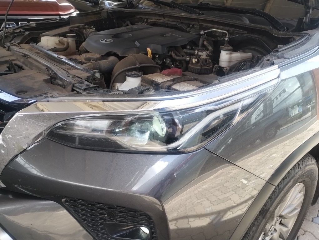 TOYOTA HILUX SW4 2.8 D-4D TURBO DIESEL SRX 7L 4X4 AUTOM&Aacute;TICO