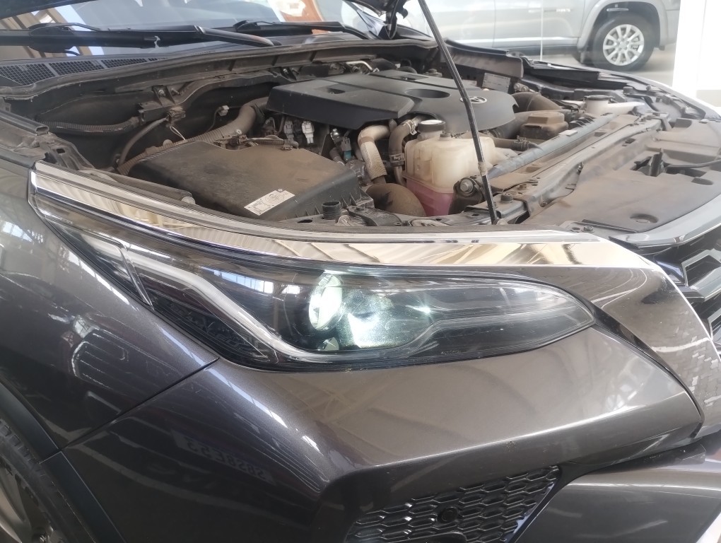 TOYOTA HILUX SW4 2.8 D-4D TURBO DIESEL SRX 7L 4X4 AUTOM&Aacute;TICO