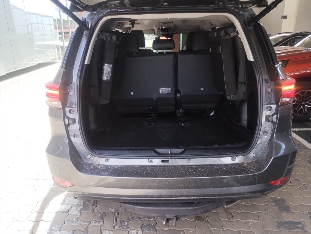 TOYOTA HILUX SW4 2.8 D-4D TURBO DIESEL SRX 7L 4X4 AUTOM&Aacute;TICO
