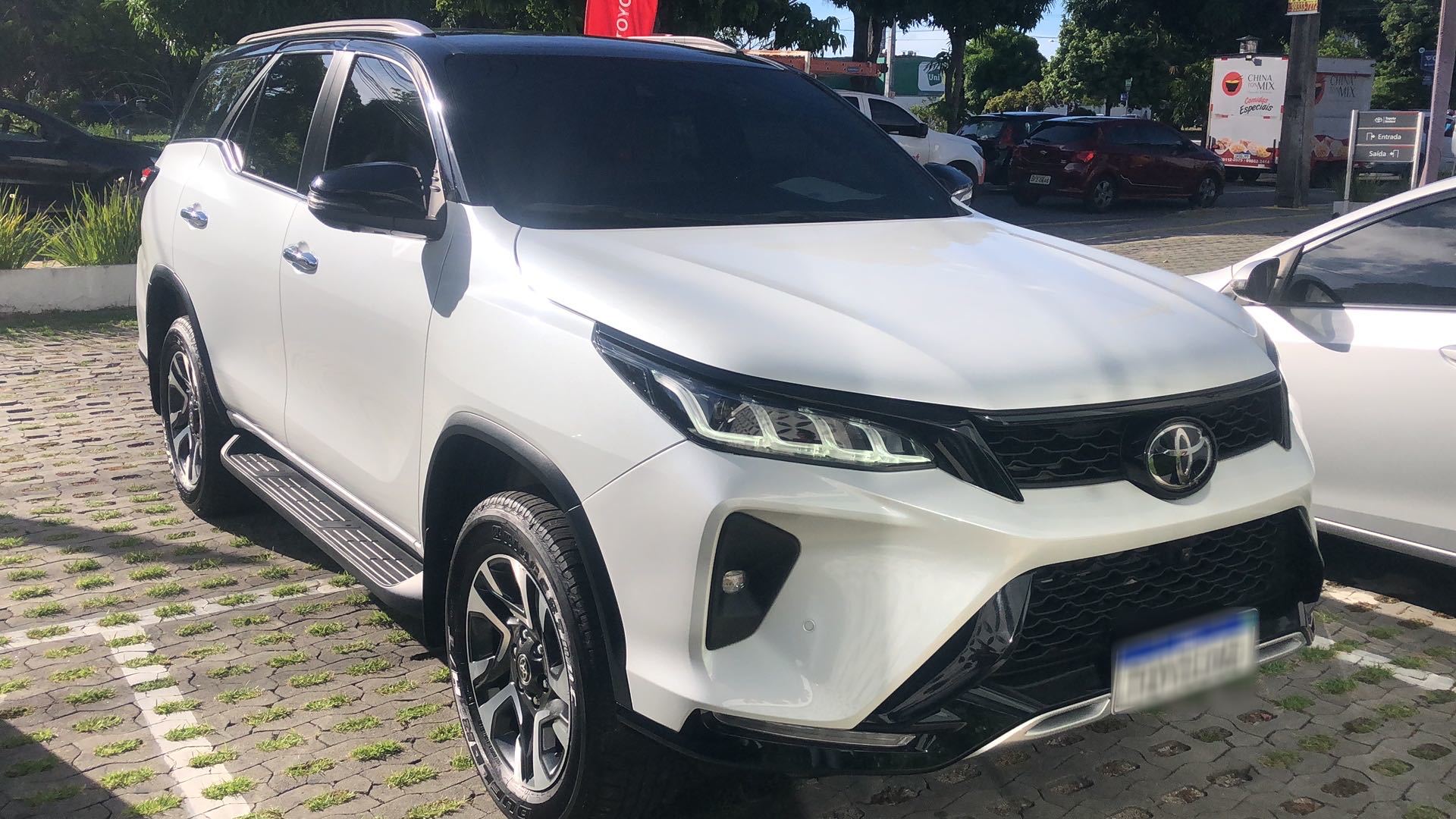 TOYOTA HILUX SW4 2.8 D-4D TURBO DIESEL DIAMOND 7L 4X4 AUTOMÁTICO