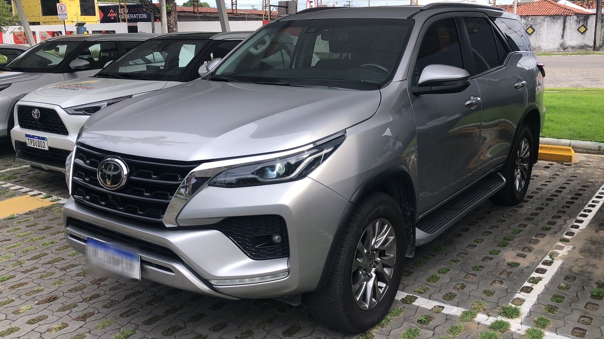 TOYOTA HILUX SW4 2.8 D-4D TURBO DIESEL SRX 7L 4X4 AUTOM&Aacute;TICO