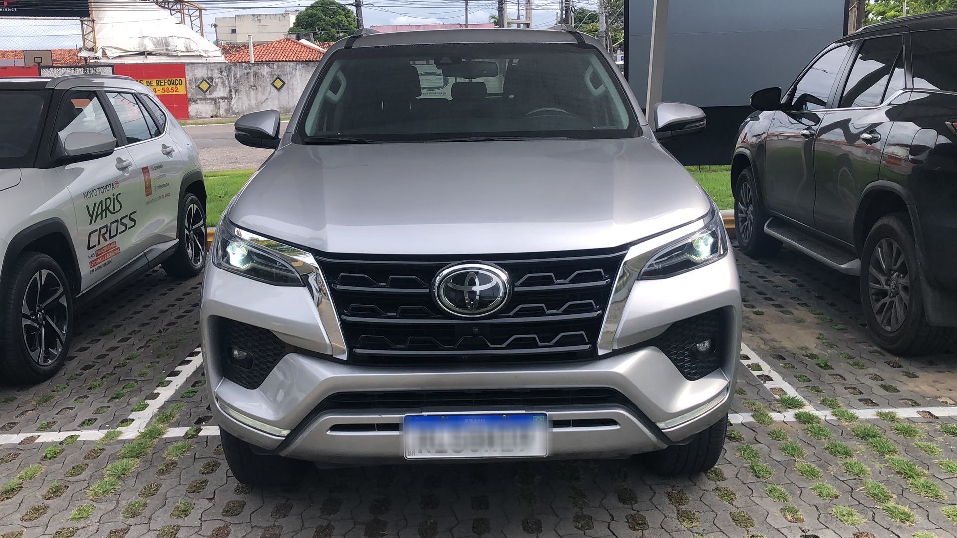 TOYOTA HILUX SW4 2.8 D-4D TURBO DIESEL SRX 7L 4X4 AUTOM&Aacute;TICO