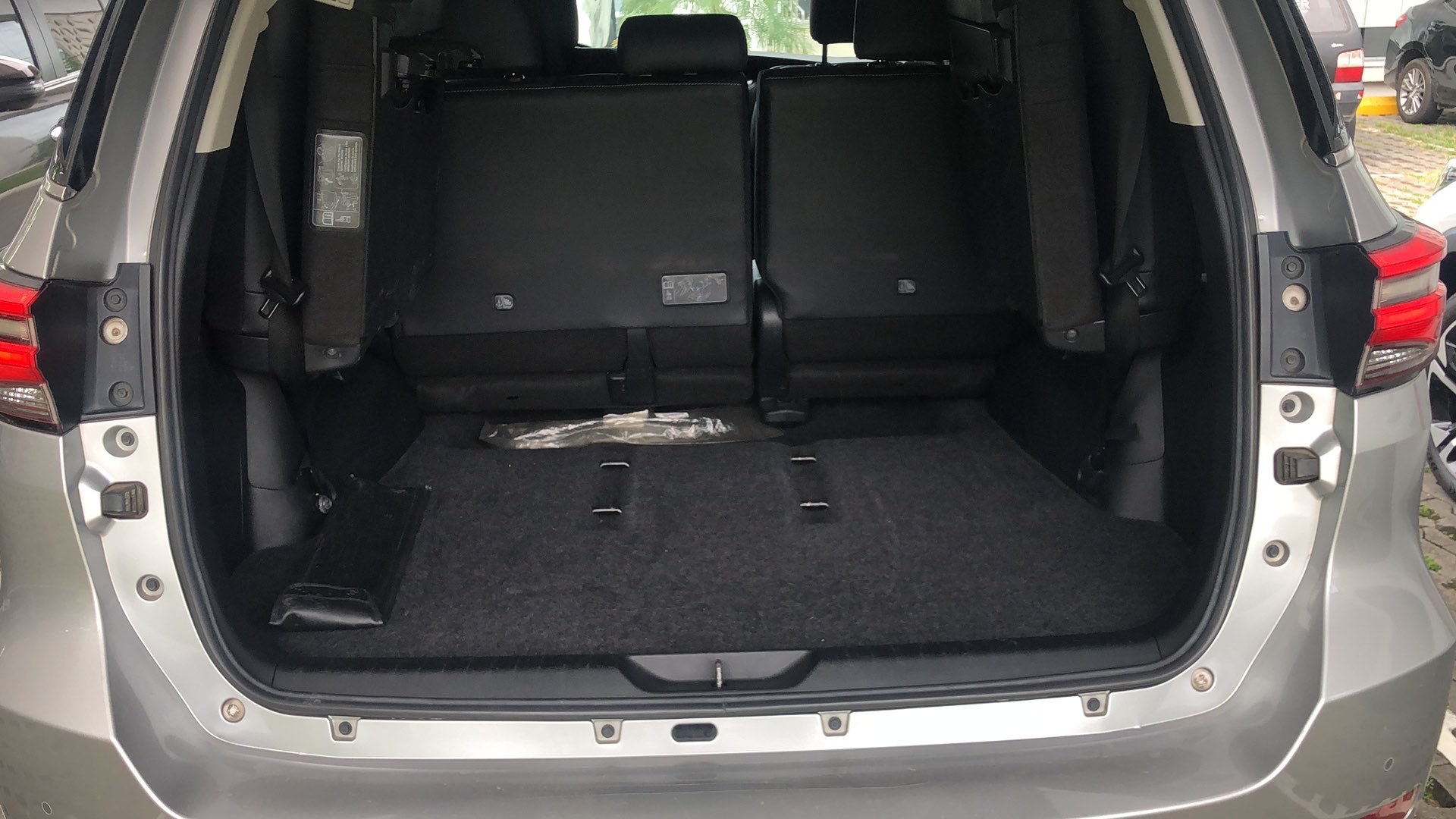 TOYOTA HILUX SW4 2.8 D-4D TURBO DIESEL SRX 7L 4X4 AUTOM&Aacute;TICO