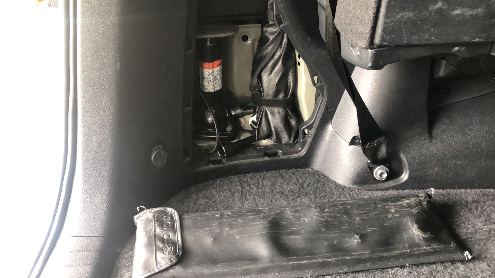 TOYOTA HILUX SW4 2.8 D-4D TURBO DIESEL SRX 7L 4X4 AUTOM&Aacute;TICO