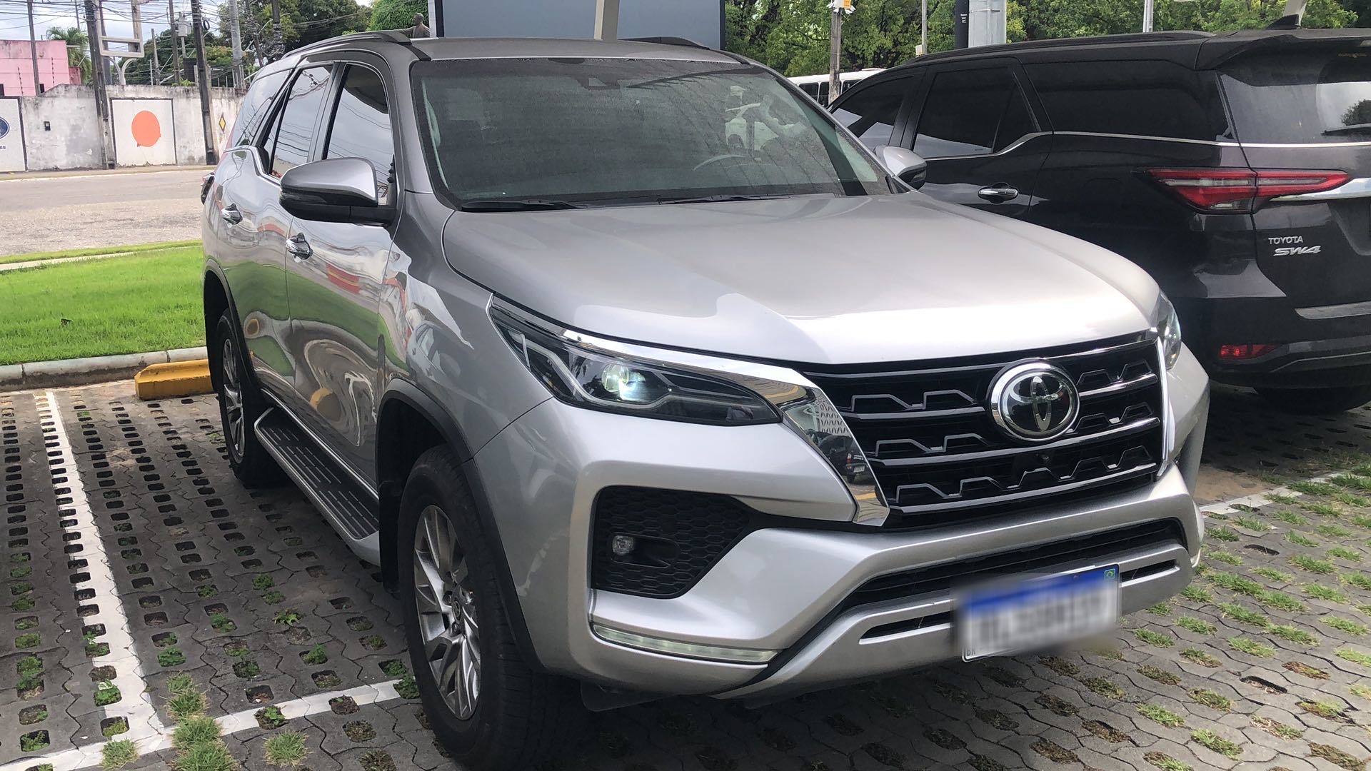 TOYOTA HILUX SW4 2.8 D-4D TURBO DIESEL SRX 7L 4X4 AUTOMÁTICO