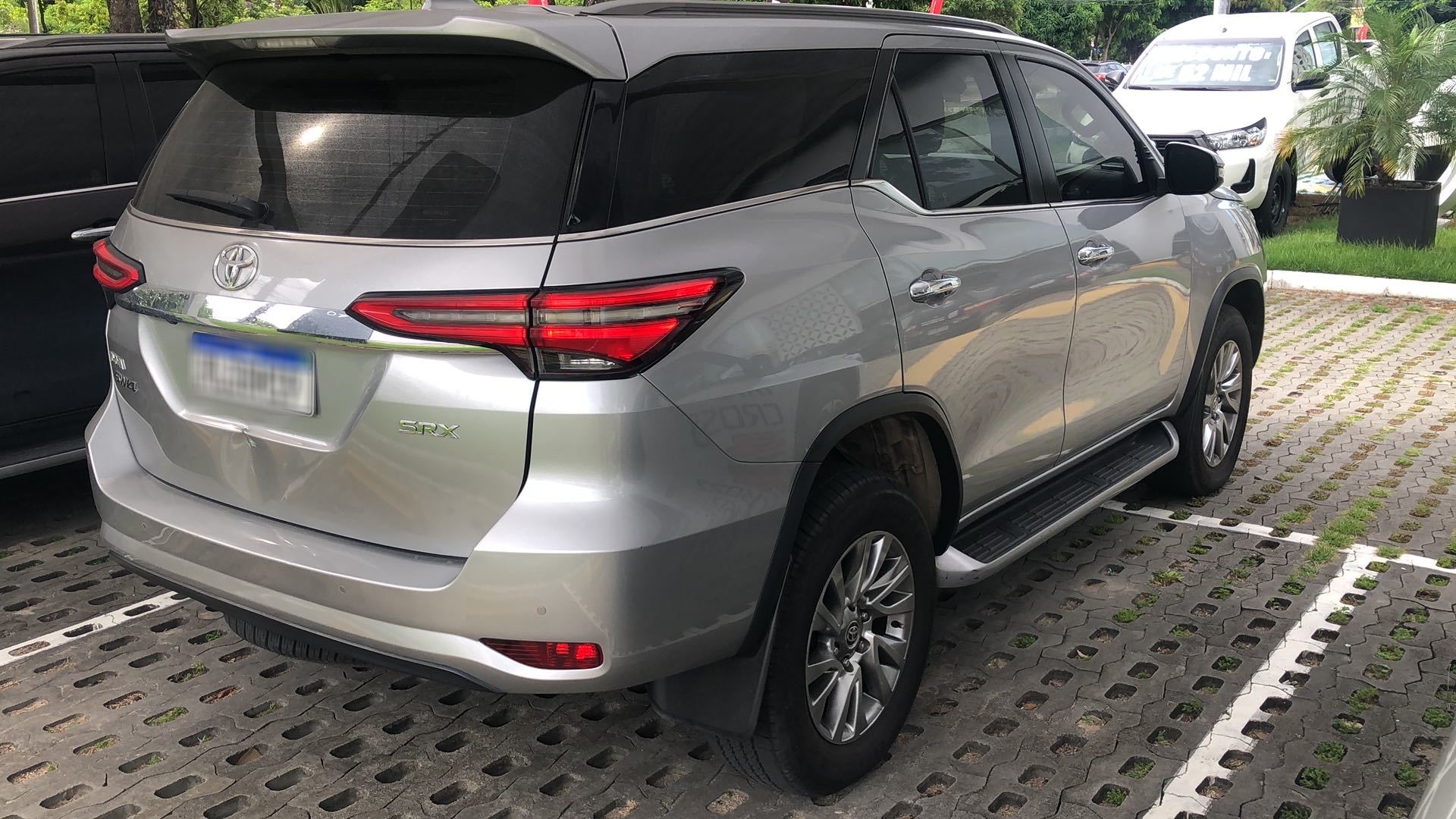 TOYOTA HILUX SW4 2.8 D-4D TURBO DIESEL SRX 7L 4X4 AUTOM&Aacute;TICO