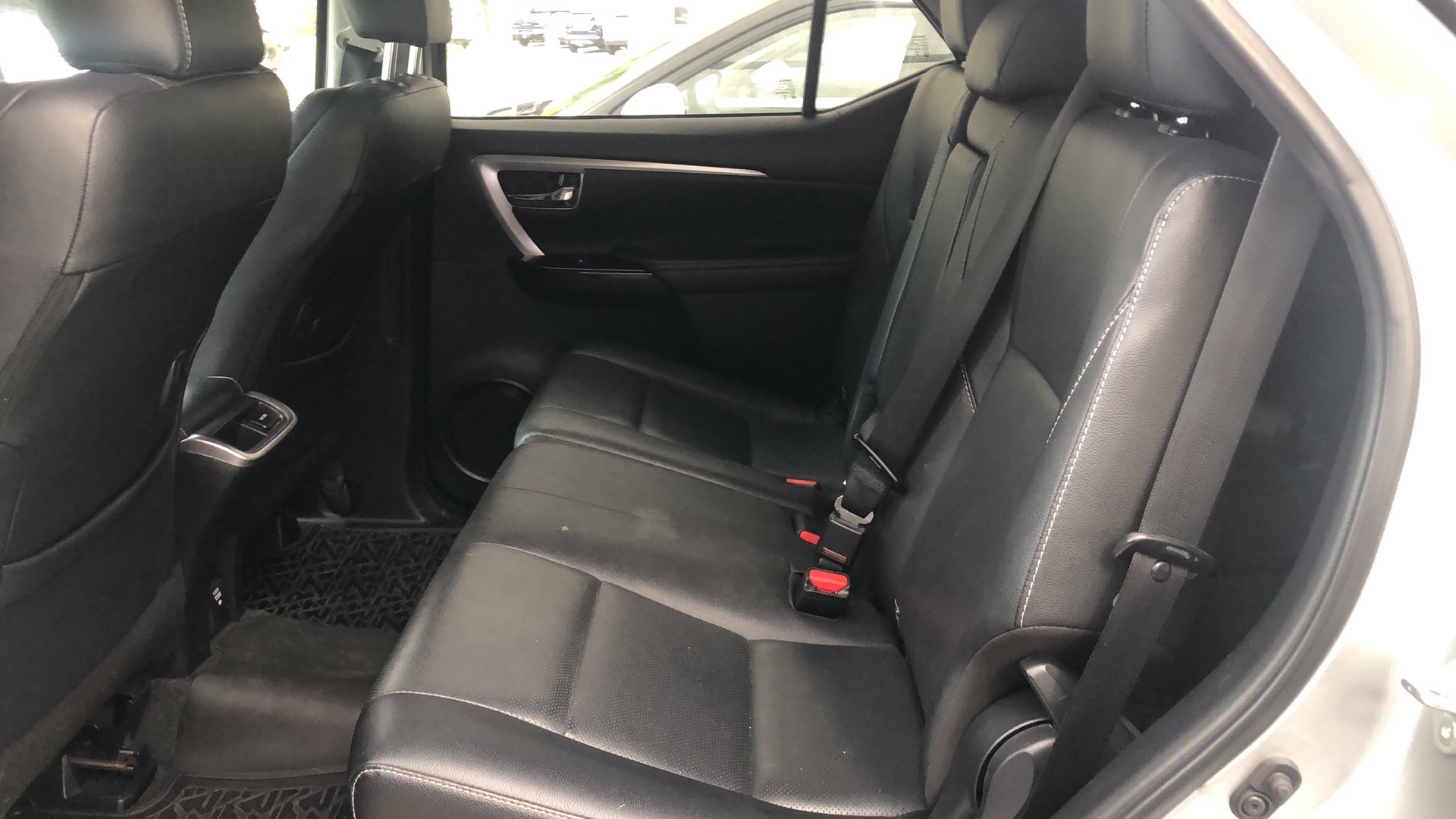 TOYOTA HILUX SW4 2.8 D-4D TURBO DIESEL SRX 7L 4X4 AUTOM&Aacute;TICO