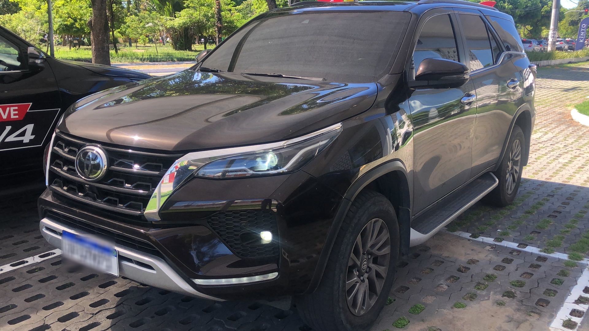 TOYOTA HILUX SW4 2.8 D-4D TURBO DIESEL SRX 7L 4X4 AUTOM&Aacute;TICO