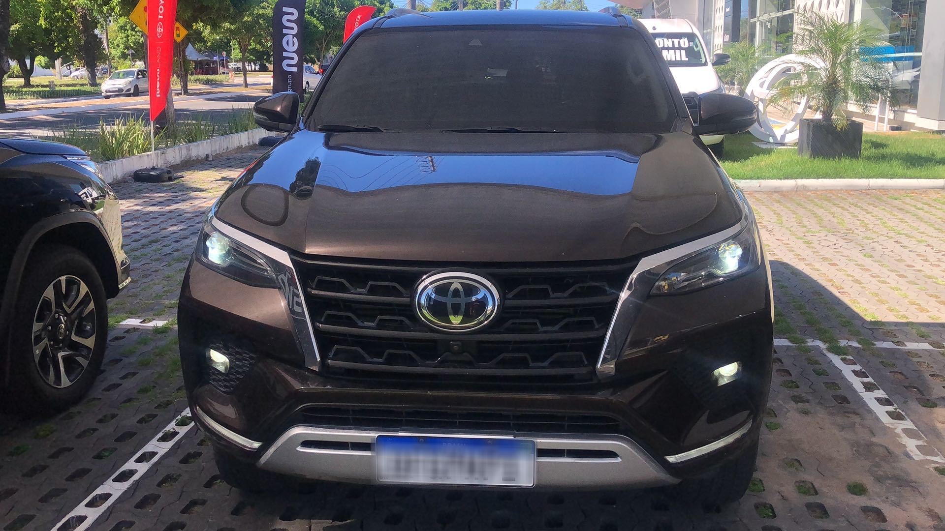 TOYOTA HILUX SW4 2.8 D-4D TURBO DIESEL SRX 7L 4X4 AUTOM&Aacute;TICO