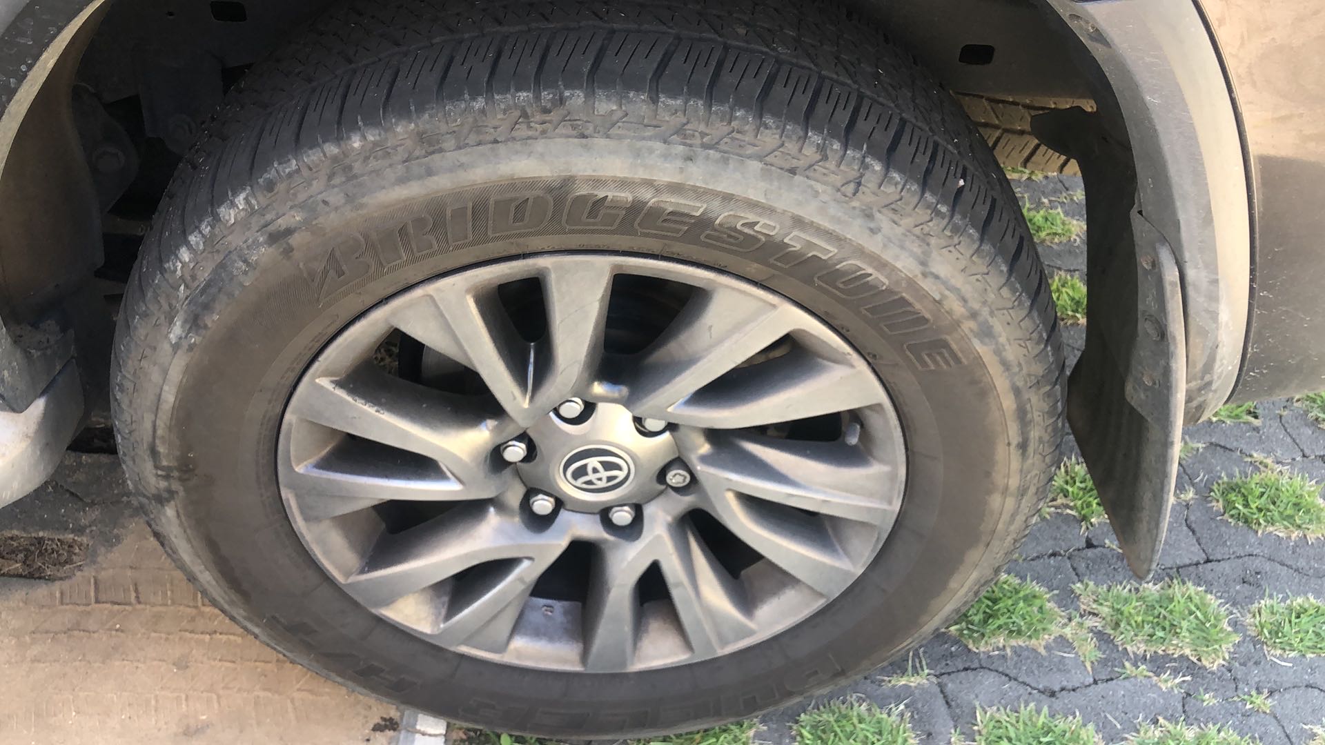 TOYOTA HILUX SW4 2.8 D-4D TURBO DIESEL SRX 7L 4X4 AUTOM&Aacute;TICO