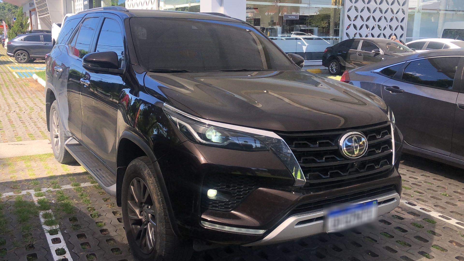 TOYOTA HILUX SW4 2.8 D-4D TURBO DIESEL SRX 7L 4X4 AUTOMÁTICO