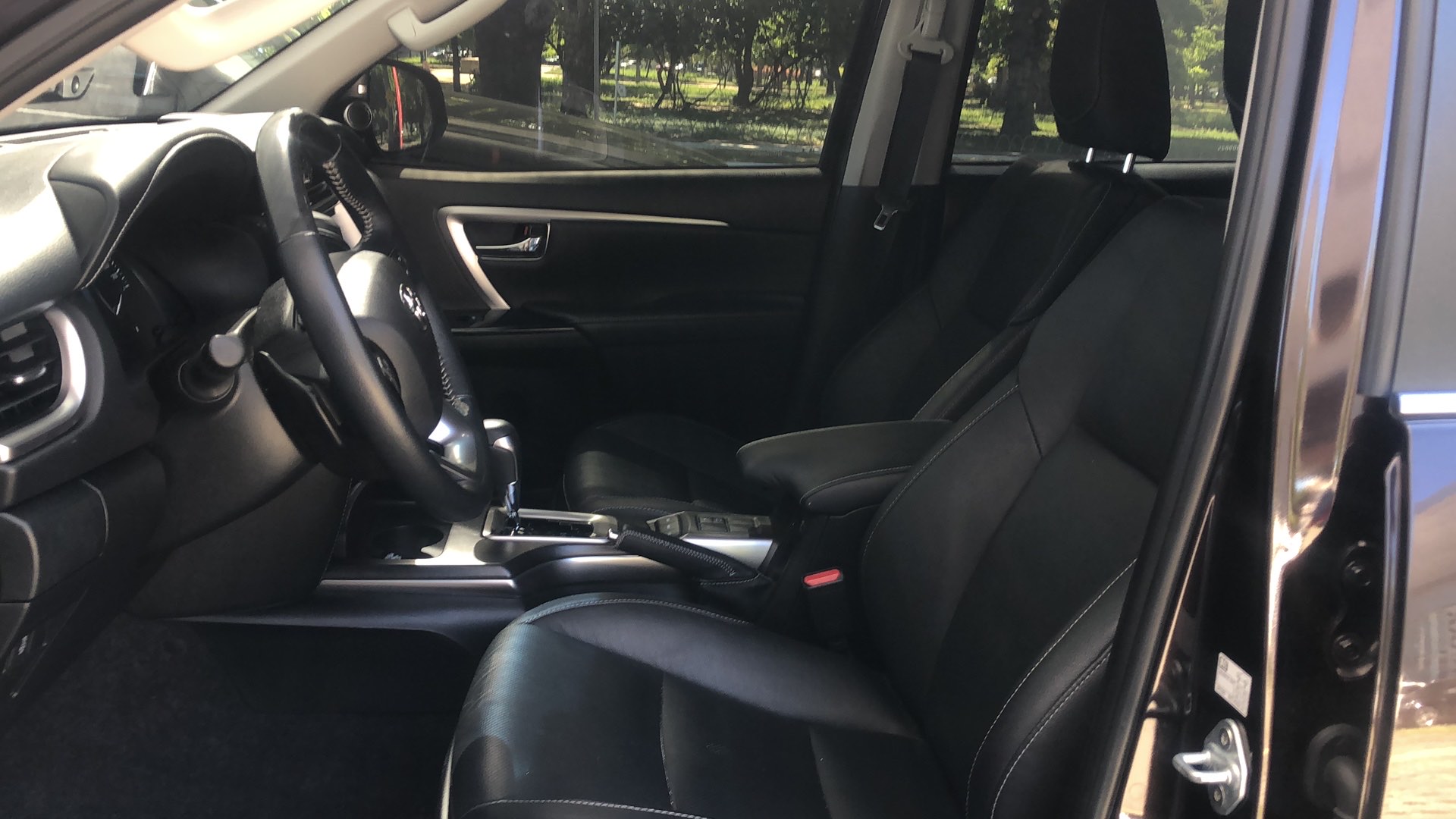 TOYOTA HILUX SW4 2.8 D-4D TURBO DIESEL SRX 7L 4X4 AUTOM&Aacute;TICO