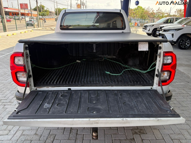 TOYOTA HILUX 2.8 D-4D TURBO DIESEL CD SRX 4X4 AUTOM&Aacute;TICO