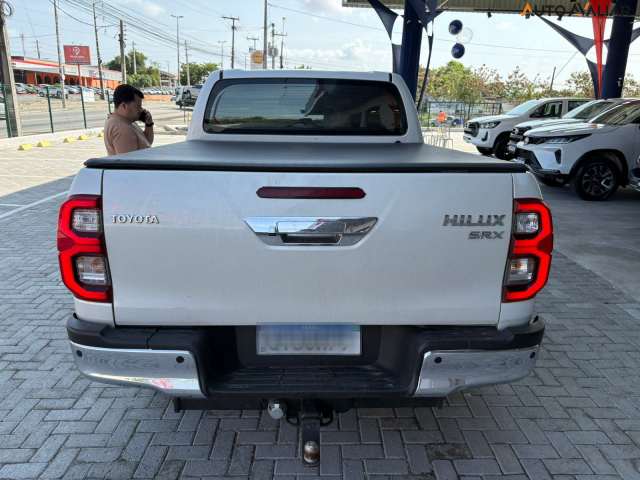 TOYOTA HILUX 2.8 D-4D TURBO DIESEL CD SRX 4X4 AUTOM&Aacute;TICO