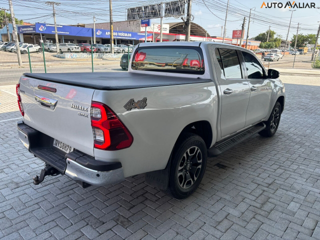 TOYOTA HILUX 2.8 D-4D TURBO DIESEL CD SRX 4X4 AUTOM&Aacute;TICO