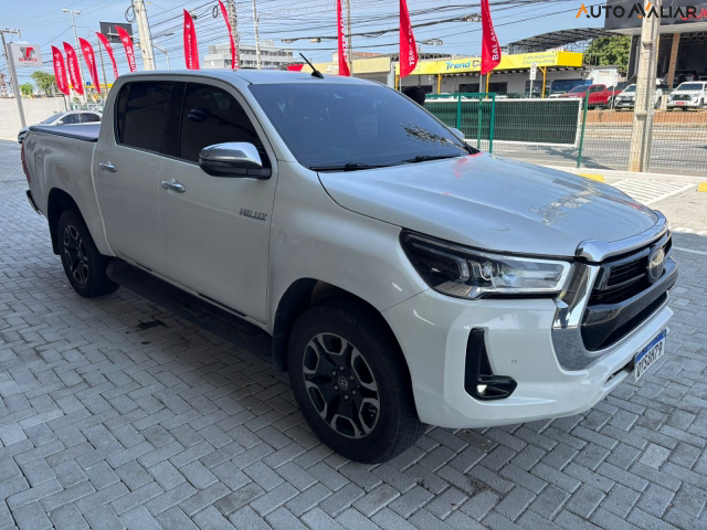 TOYOTA HILUX 2.8 D-4D TURBO DIESEL CD SRX 4X4 AUTOMÁTICO