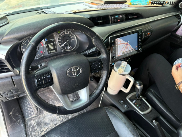 TOYOTA HILUX 2.8 D-4D TURBO DIESEL CD SRX 4X4 AUTOM&Aacute;TICO