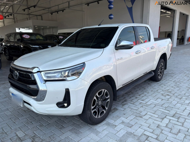 TOYOTA HILUX 2.8 D-4D TURBO DIESEL CD SRX 4X4 AUTOM&Aacute;TICO