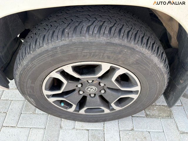 TOYOTA HILUX 2.8 D-4D TURBO DIESEL CD SRX 4X4 AUTOM&Aacute;TICO