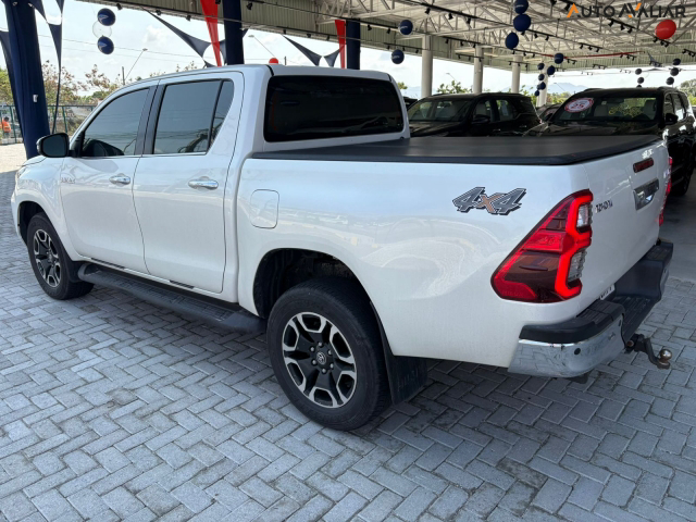 TOYOTA HILUX 2.8 D-4D TURBO DIESEL CD SRX 4X4 AUTOM&Aacute;TICO
