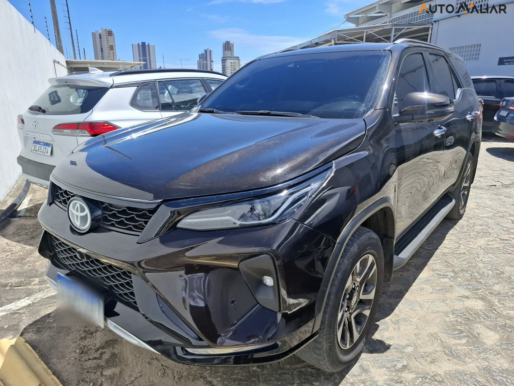 TOYOTA HILUX SW4 2.8 D-4D TURBO DIESEL SRX PLATINUM 7L 4X4 AUTOM&Aacute;TICO