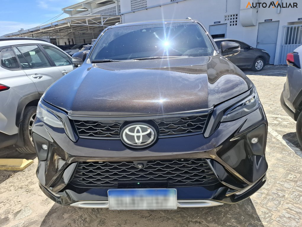 TOYOTA HILUX SW4 2.8 D-4D TURBO DIESEL SRX PLATINUM 7L 4X4 AUTOM&Aacute;TICO