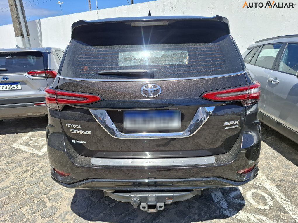 TOYOTA HILUX SW4 2.8 D-4D TURBO DIESEL SRX PLATINUM 7L 4X4 AUTOM&Aacute;TICO