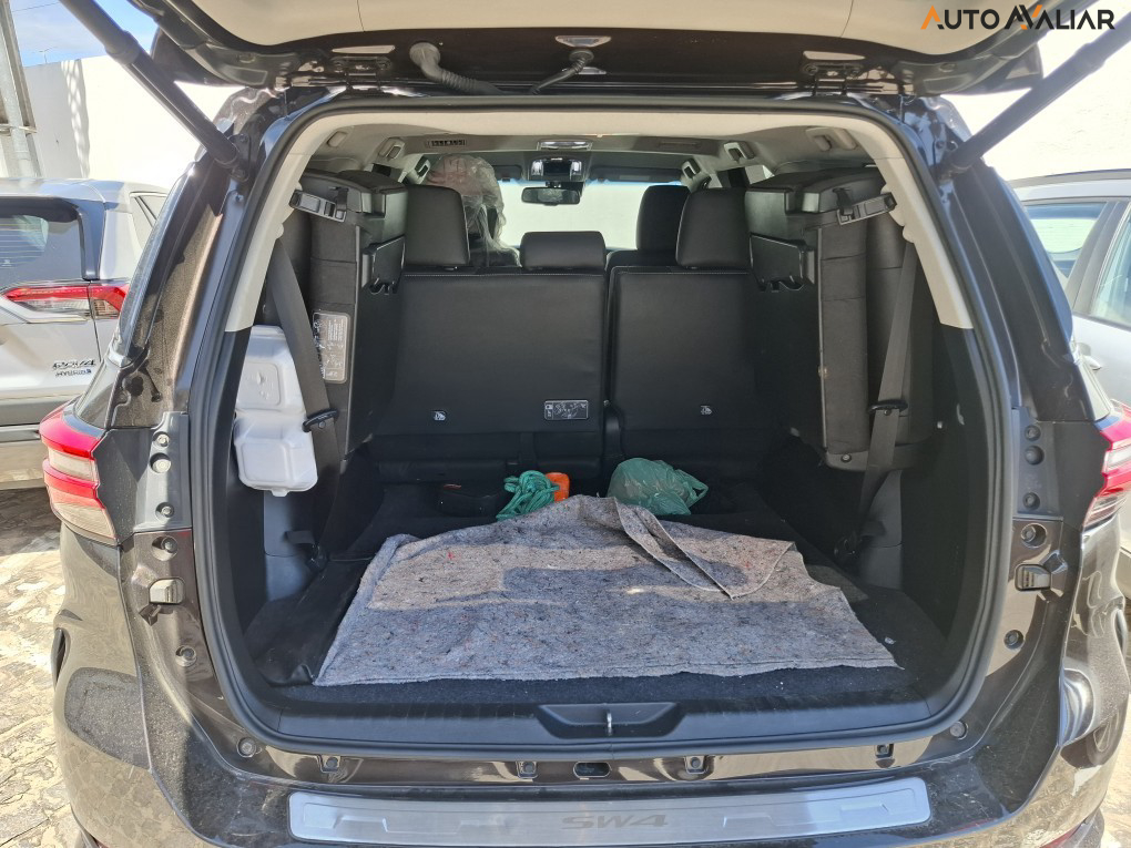 TOYOTA HILUX SW4 2.8 D-4D TURBO DIESEL SRX PLATINUM 7L 4X4 AUTOM&Aacute;TICO