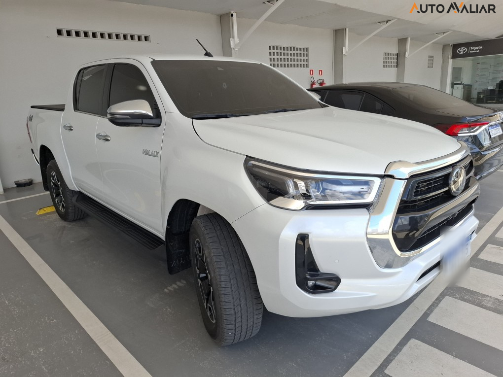 TOYOTA HILUX 2.8 D-4D TURBO DIESEL CD SRX 4X4 AUTOM&Aacute;TICO