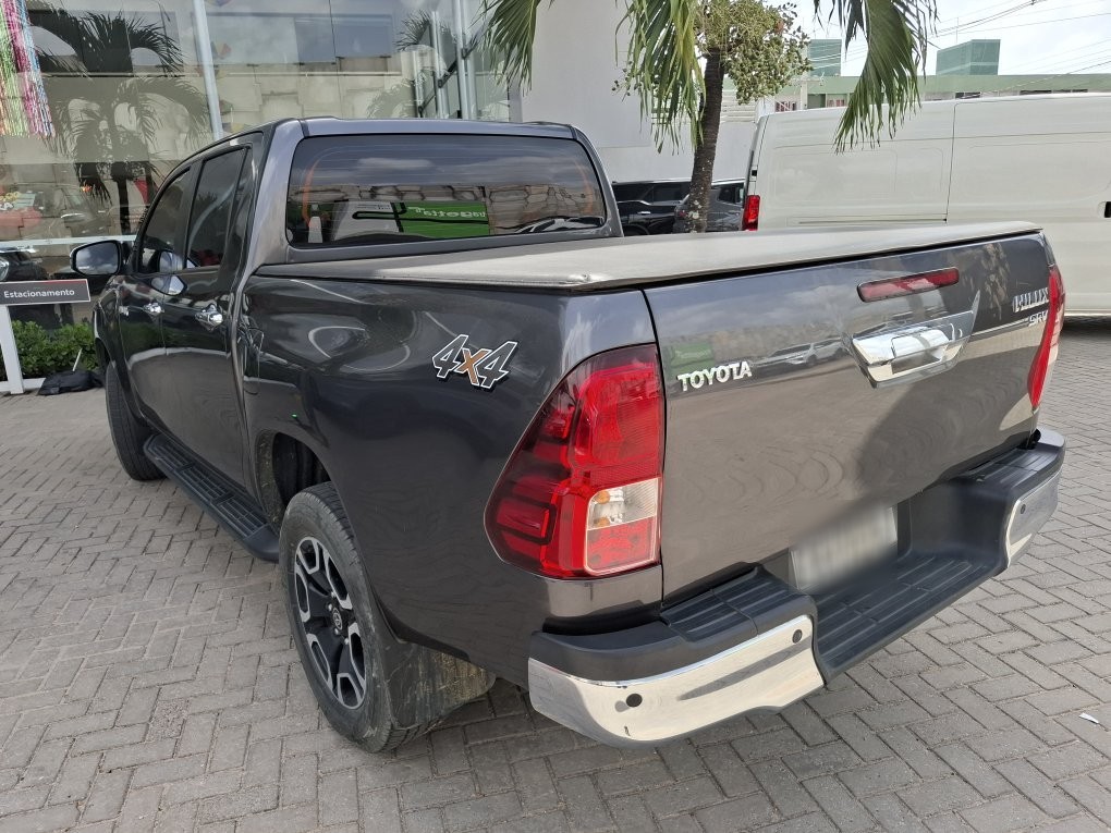 TOYOTA HILUX 2.8 D-4D TURBO DIESEL CD SRV 4X4 AUTOM&Aacute;TICO